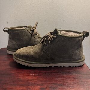UGG Forest Green Suede Chukka Boot - Size 7 mens/8.5 Womens